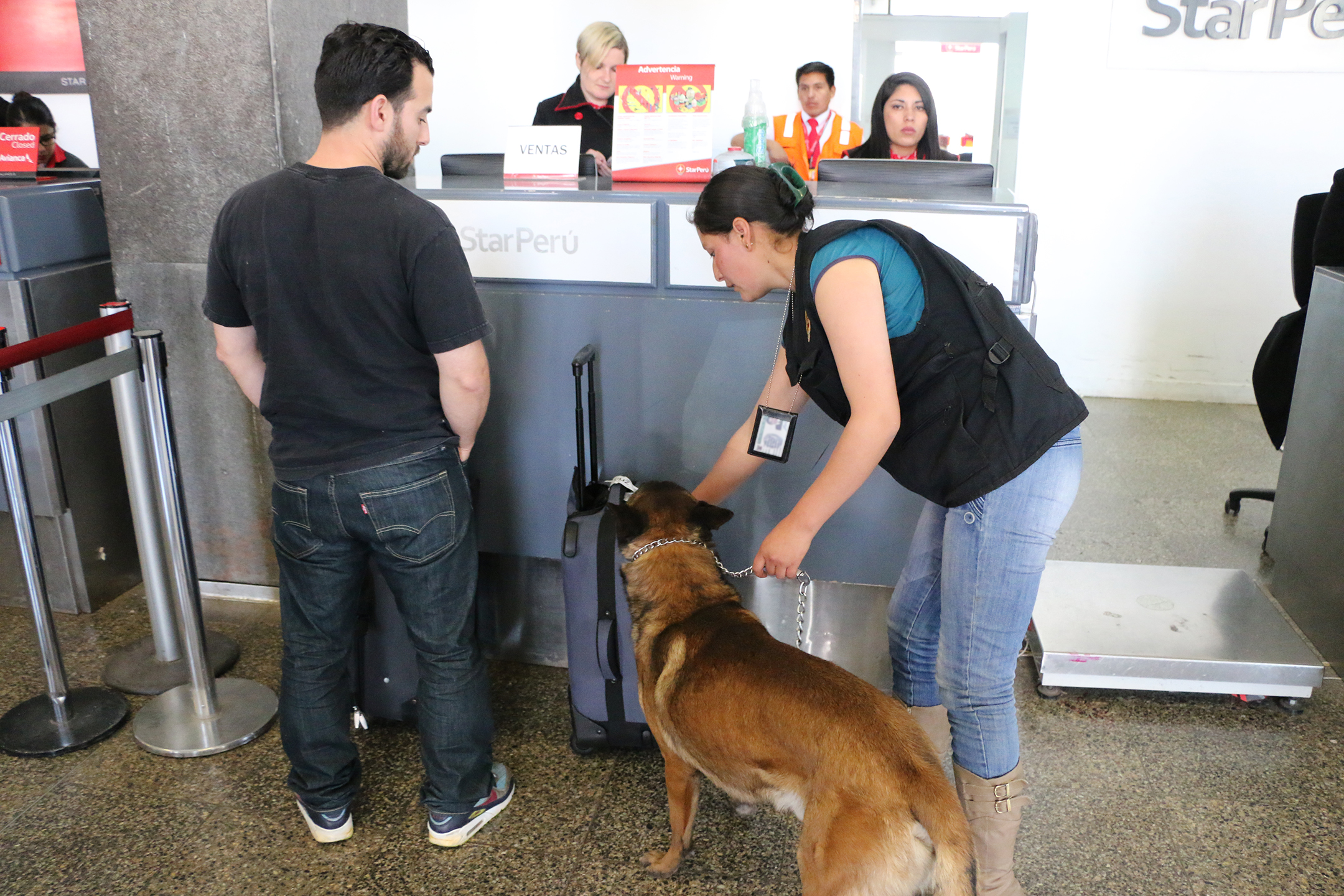 Photo of Peruvian K-9 unit officer patrolling the Cusco airport