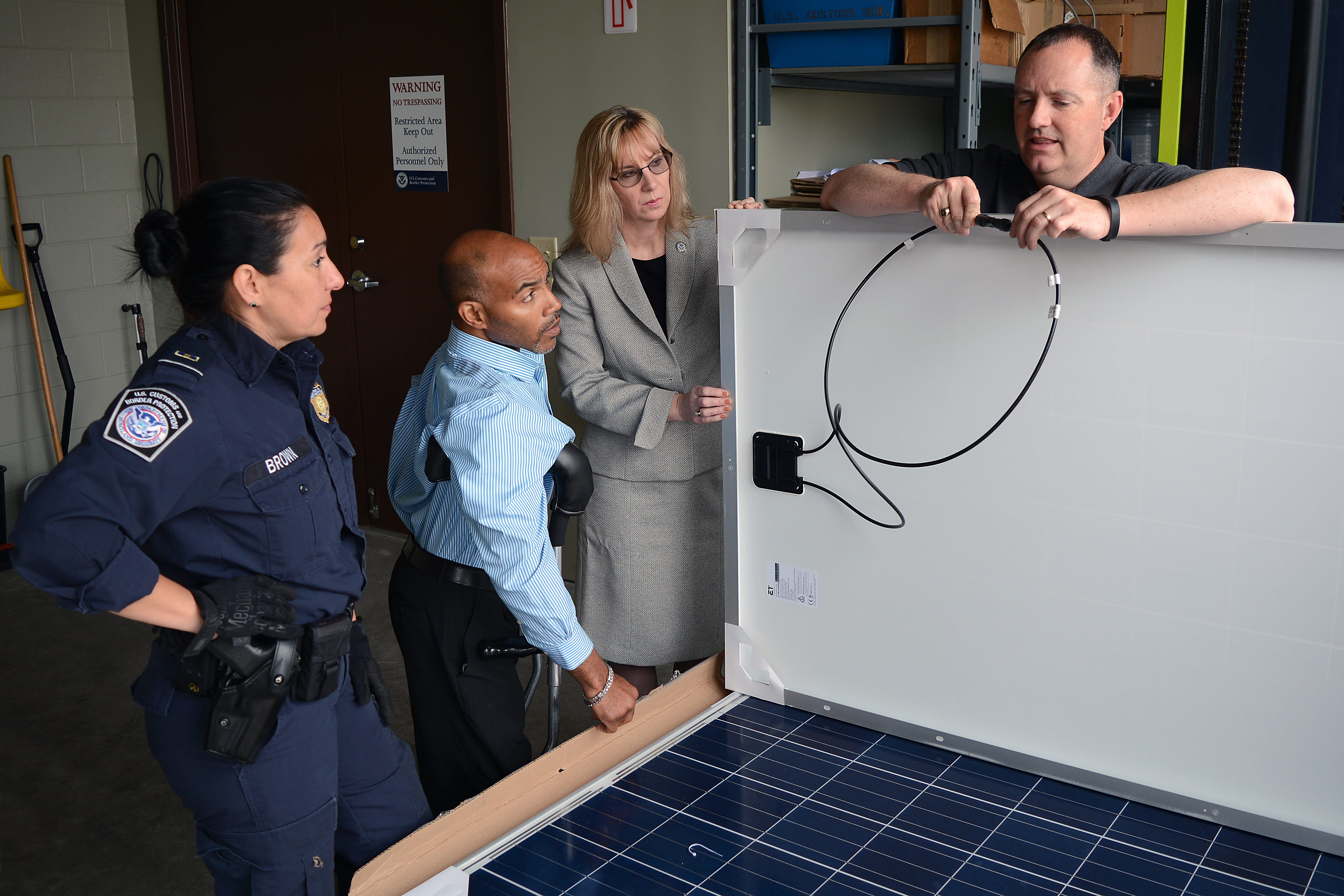 Import Specialist Jeff Sorrells explains electrical routing of solar panels to port of Charlotte teammates, l-r, Joyce Brown, Wilbert Jones, and Laurie Pazzo. Photo by Scott Sams