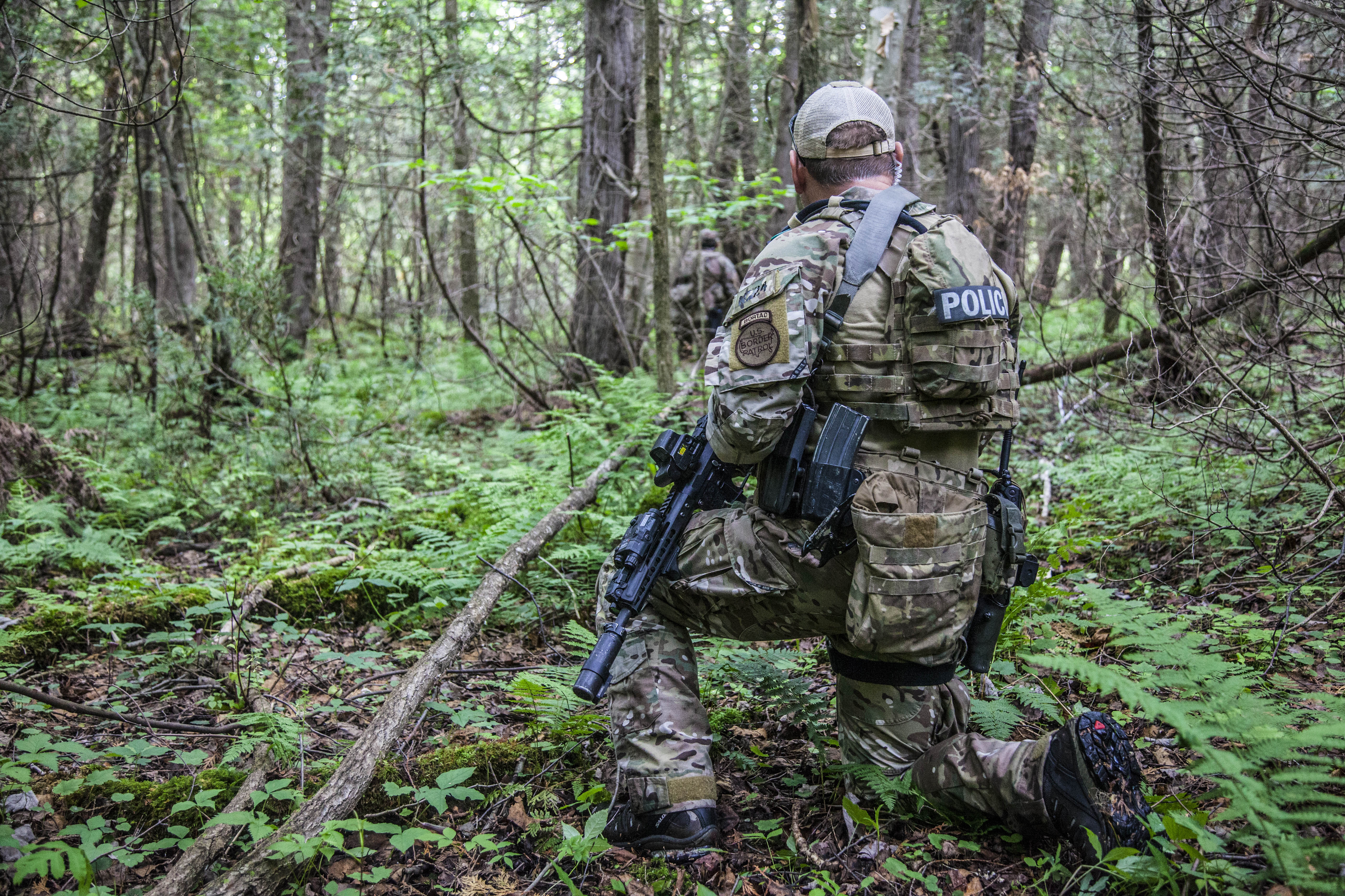 Photo of Bortac agent in the woods during the New York manhunt