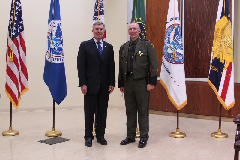Commissioner Kerlikowske (l.) and U.S. Border Patrol Chief Dan Harris 