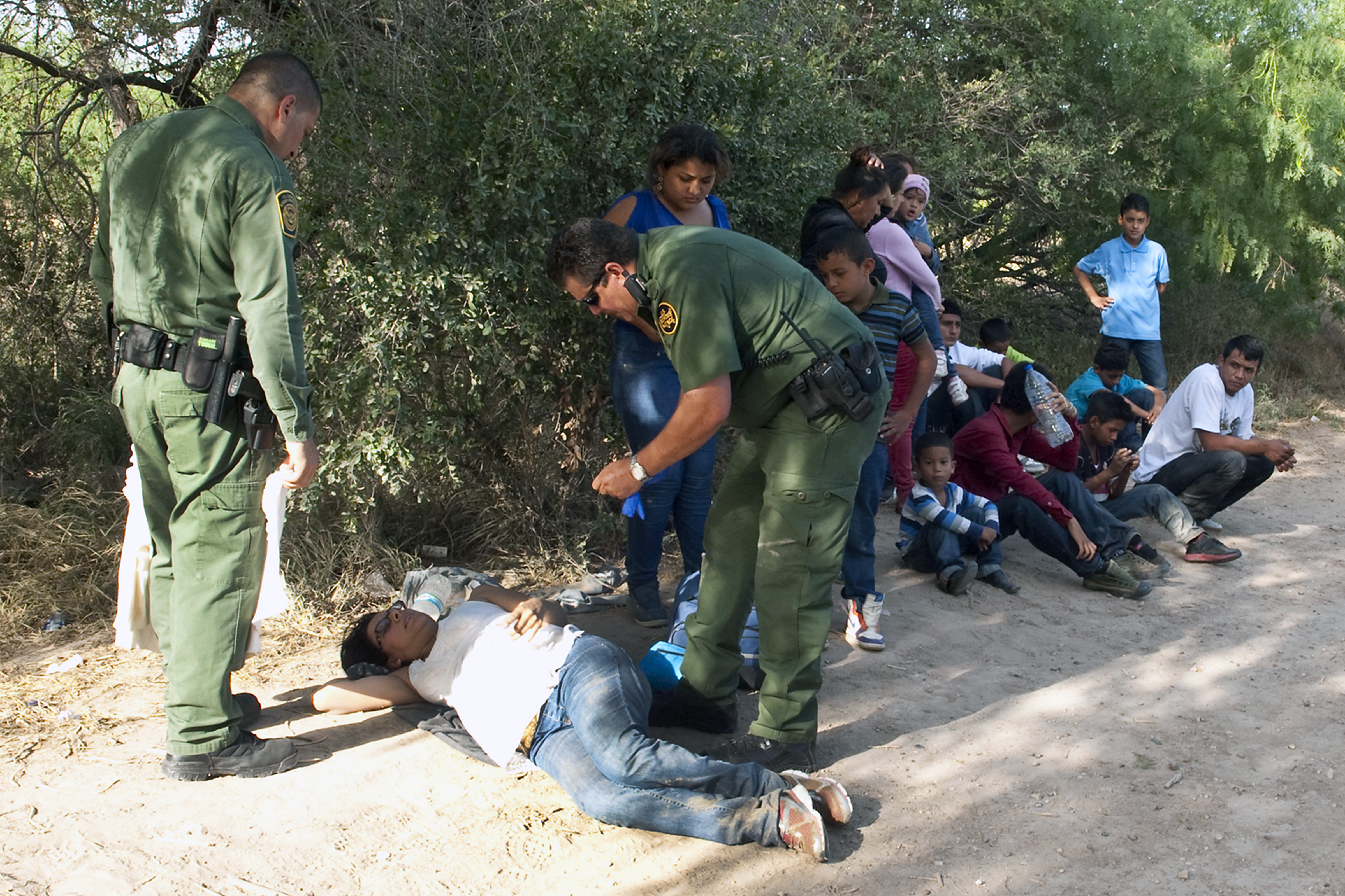 Border Patrol agents provide first aid to woman in distress at southern U.S. border. (Photo by Barry Bahler)