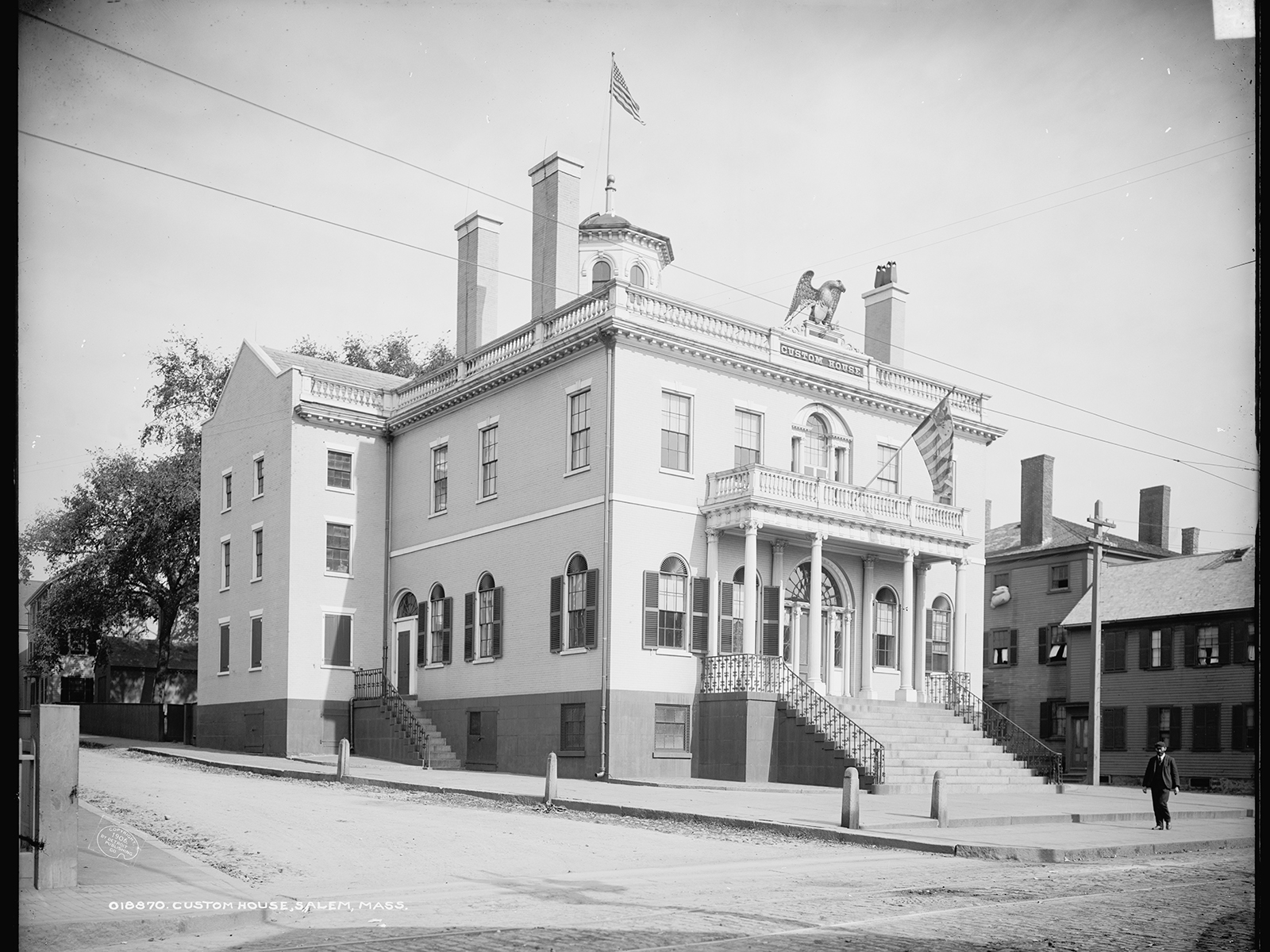 A photo of the Salem Customhouse
