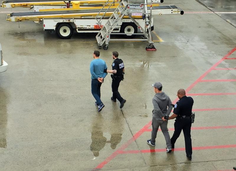 Oficiales en aeropuerto Logan arrestan a dos rumanos buscados.  