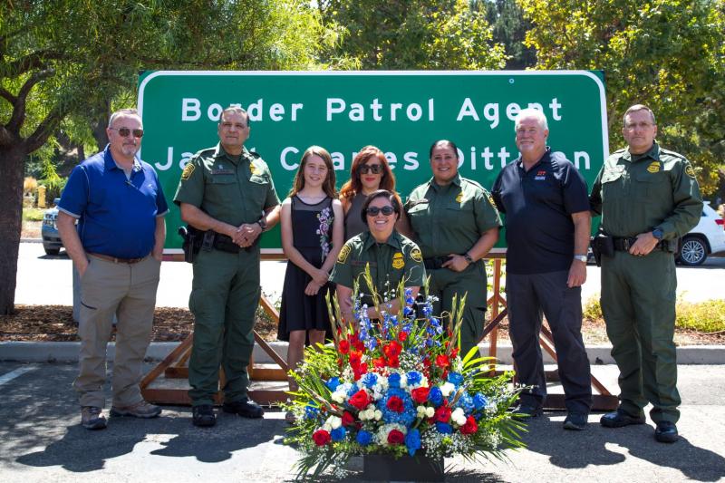 Agents unvail a highway sign dedicated to fallen agent Jarod Dittman.
