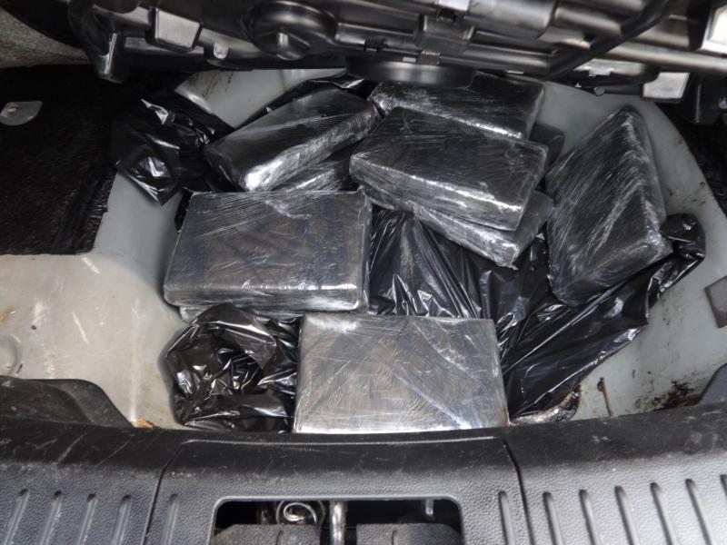 Agents found 10 bundles hidden inside the car’s spare-tire well.