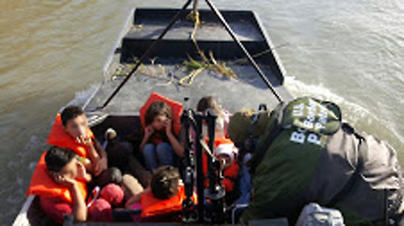 U.S. Border Patrol agents from Eagle Pass rescued seven children and one mother, all undocumented immigrants, who were stranded in the river.