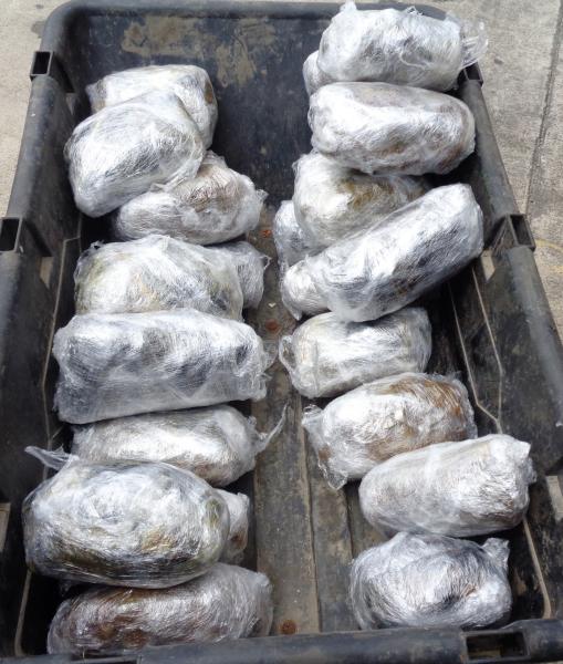 Paquetes que contienen un total de 59 libras de metanfetamina decomisados por oficiales de CBP en el Puente Internacional de Hidalgo