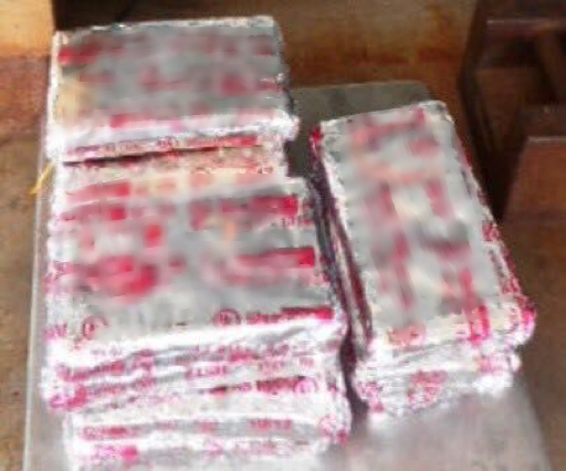 Paquetes que contienen 27.86 libras de cocaína decomisado por oficiales de CBP en Pharr