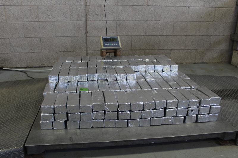 Paquetes que contienen 421 libras de metanfetamina decomisada por oficiales de CBP en Puente Internacional Pharr-Reynosa
