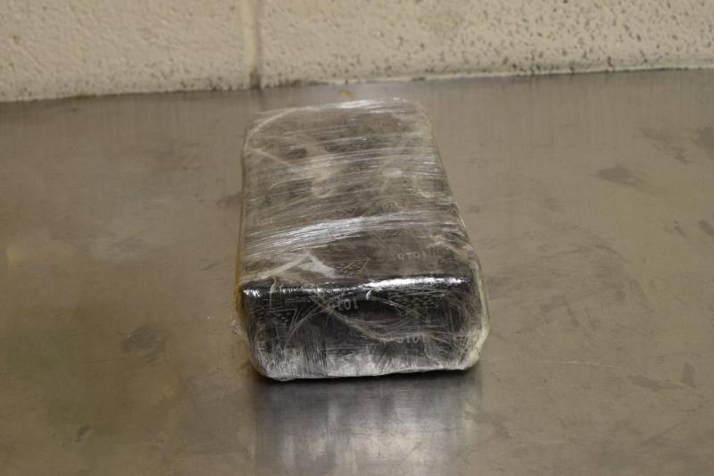 Oficiales de CBP incautan un paquete que contenia 2.39 libras de fentanilo en el Puerto de Entrada de Brownsville