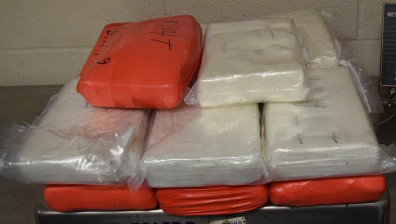 Paquetes que contienen 33.51 libras de cocaina decomisada por oficiales de CBP en Puerto de Entrada de Brownsville