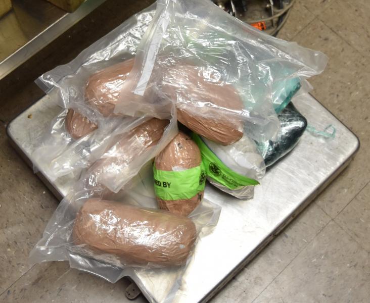 Paquetes que contienen 13 libras de metanfetamina decomisada por oficiales de CBP en Puerto de Brownsville