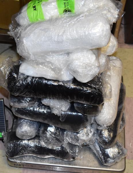 Paquetes que contienen 53 libras de metanfetamina decomisada por oficiales de CBP en Puerto de Brownsville.