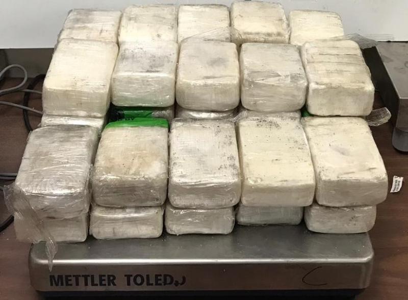 Paquetes que contienen 51 libras de metanfetamina en Puente INternacional de Hidalgo
