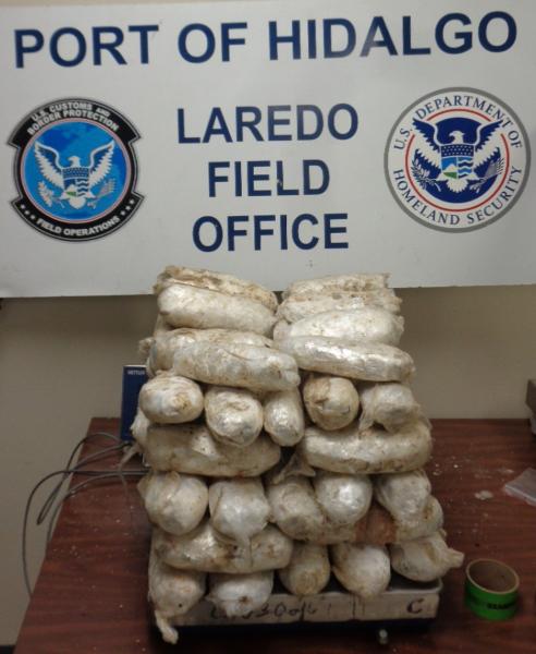 Paquetes que contienen 72.53 libras de metanfetamina decomisada por oficiales de CBP en Puente Internacional de Hidalgo