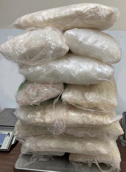 Paquetes que contienen 320 libras de metanfetamina decomisada por oficiales de CBP en Puente Internacional de Pharr