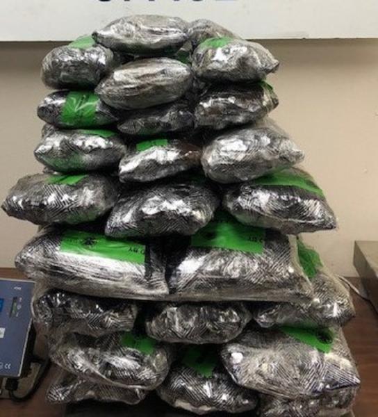 Paquetes que contienen 92.51 libras de mentanfetamina decomisada por oficiales de CBP en Puente de Hidalgo