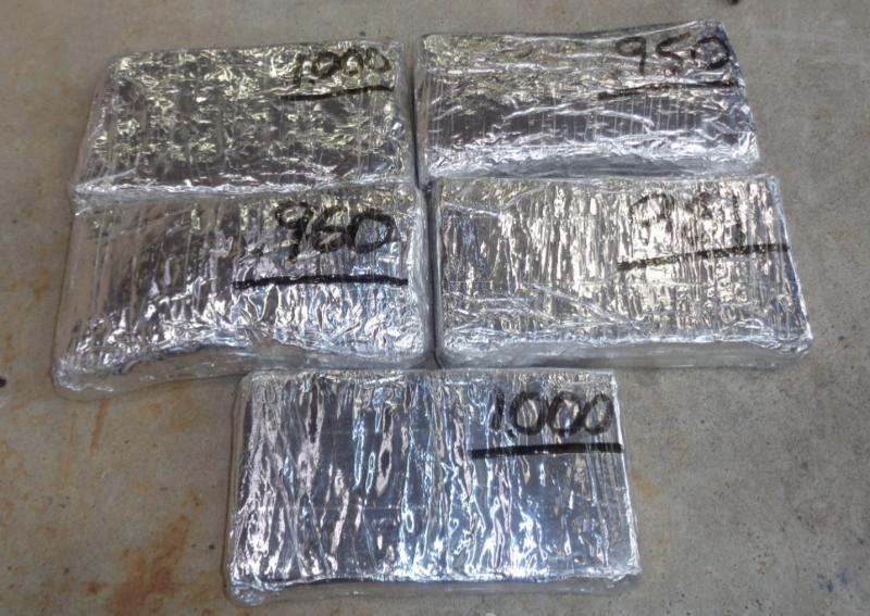 Paquetes que contienen 11 libras de cocaína decomisada por oficiales de CBP en Puente Internacional de Hidalgo