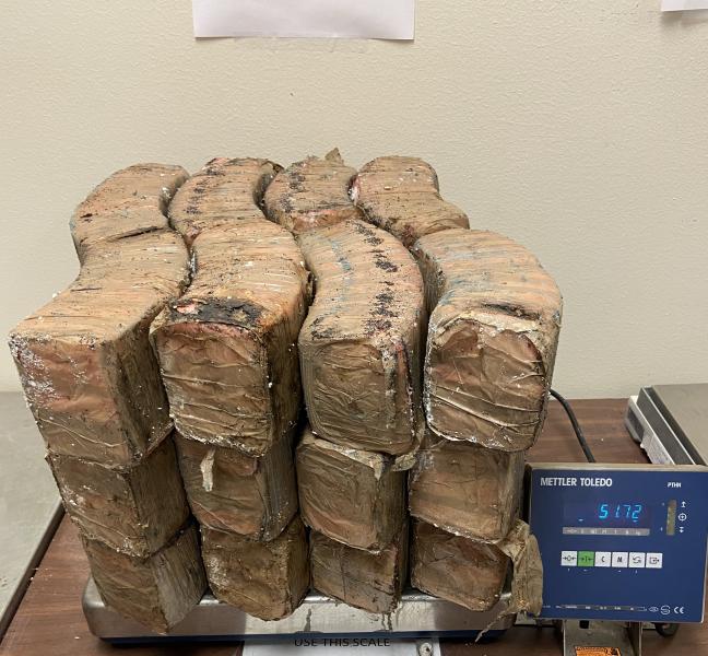 Paquetes que contienen 114 libras de metanfetamina decomisada por oficiales de CBP en Puente Internacional de Hidalgo