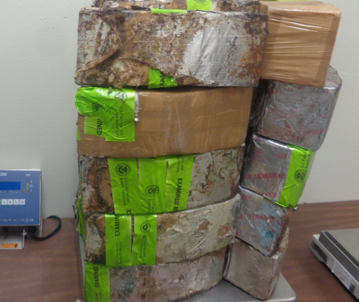 Paquetes que contienen casi 168 libras de metanfetamina decomisada por oficiales de CBP en Puente Internacional de Hidalgo