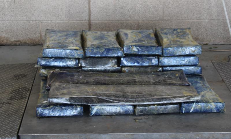 Paquetes que contienen 185 libras de metanfetamina descubierta por oficiales de CBP en Puente Internacional de Pharr