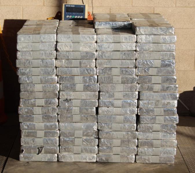 Paquetes que contienen 1,853 libras de metanfetamina decomisada por oficiales de CBP en Puente Internacional de Pharr.