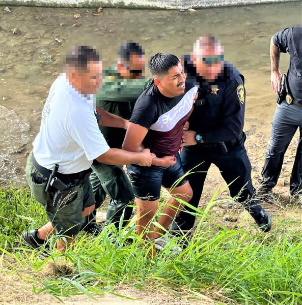 Laredo Sector Border Patrol agents, together with Webb County Constable Precinct 2 deputy constables apprehend a Cartel del Noreste member following a failed attempt to abscond in the Rio Grande river.