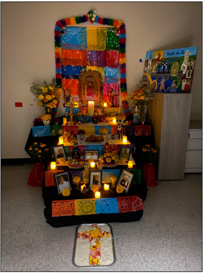 Un altar tradicional para celebrar Dia de los Muertos.