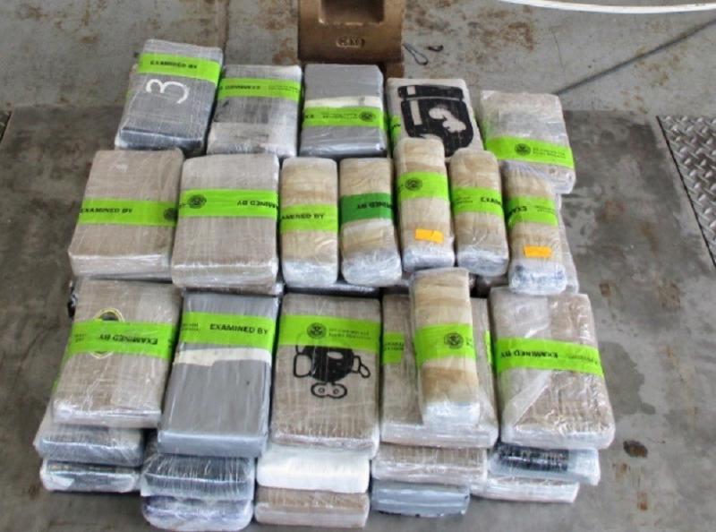 Paquetes que contienen casi 133 libras de cocaina decomisada por oficiales de CBP en Puente de Hidalgo